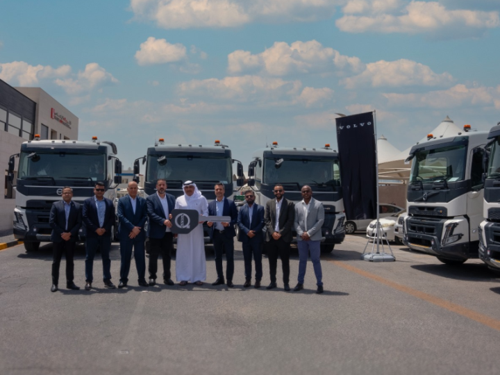 فامكو – قطر تبرم صفقة كبيرة لتزويد “الناصر القابضة” بـ 25 شاحنة فولفو  FMX460 4×2
